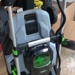 Self-propelled lawnmower 
