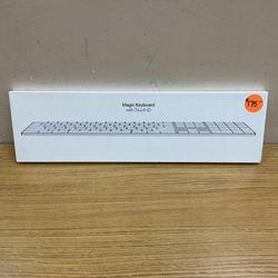 APPLE MK2C3LL/A MAGIC KEYBOARD WITH TOUCH ID AND NUMERIC KEYPAD.