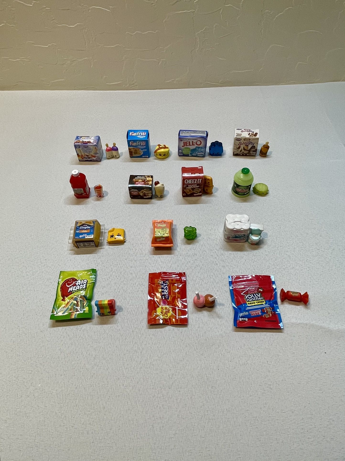 Shopkins Real Littles Lot of 14 (28 individual pieces) - Ship Only