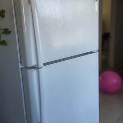 GE Refrigerator 