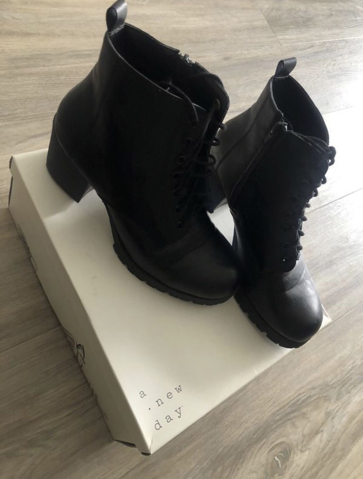 Black heeled boots / booties