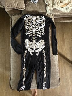 Skeleton costume