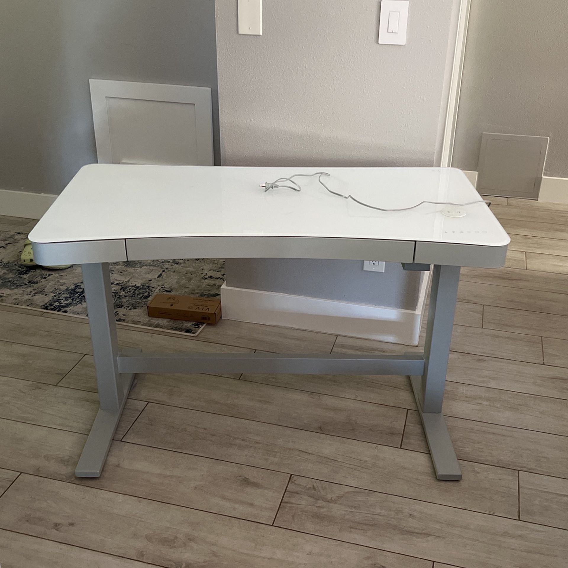 Automatic Standing Desk- White, Glass Top, Single Drawer 