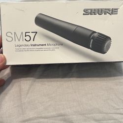 SHURE SM 57 PROFESSIONAL MICROPHONE ALMOST NEW 