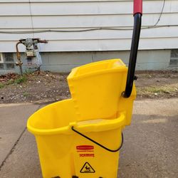 RUBBERMAID WAVEBRAKE BUCKET/WRINGER SIDE PRESS