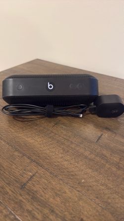 BEATS Pill with charger