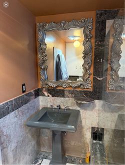 Bathroom pedestal sink