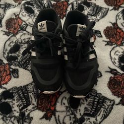 BOYS ADIDAS SIZE 13K $2.00