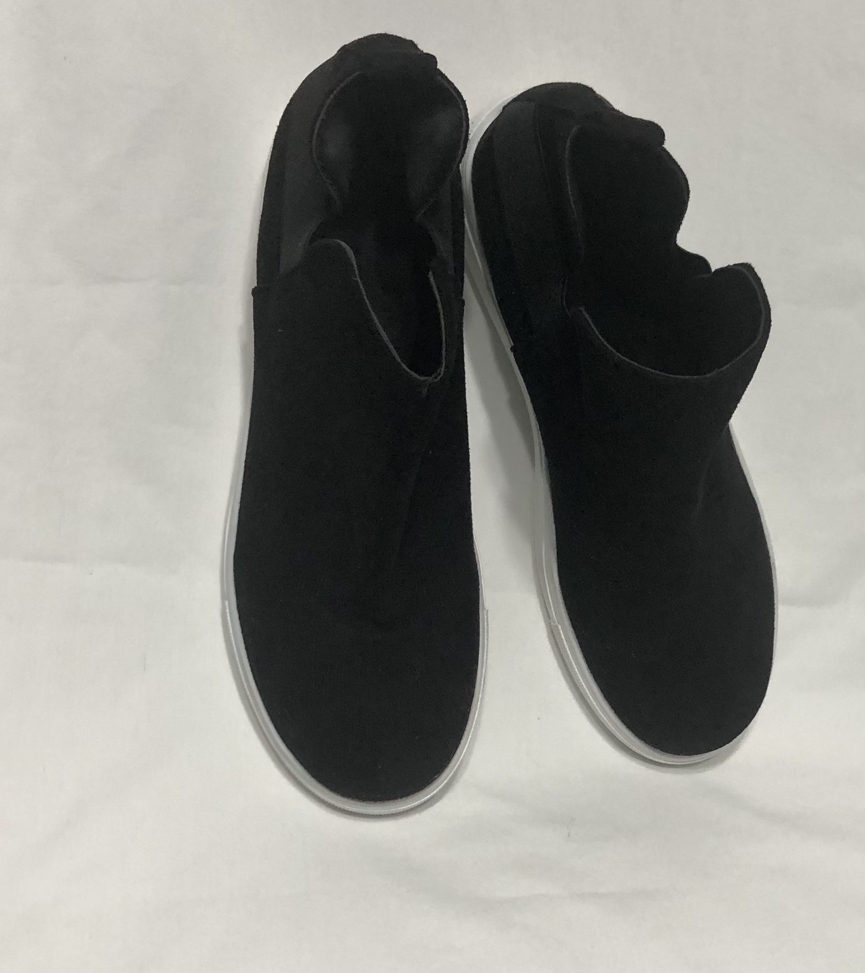 Women’s wedge sneakers bootie ankle size back elastic straps black. Size 10-11