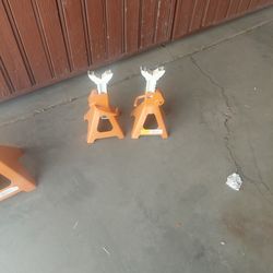 3 TONS JACKS STANDS