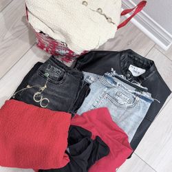 WOMENS CLOTHING BUNDLE 