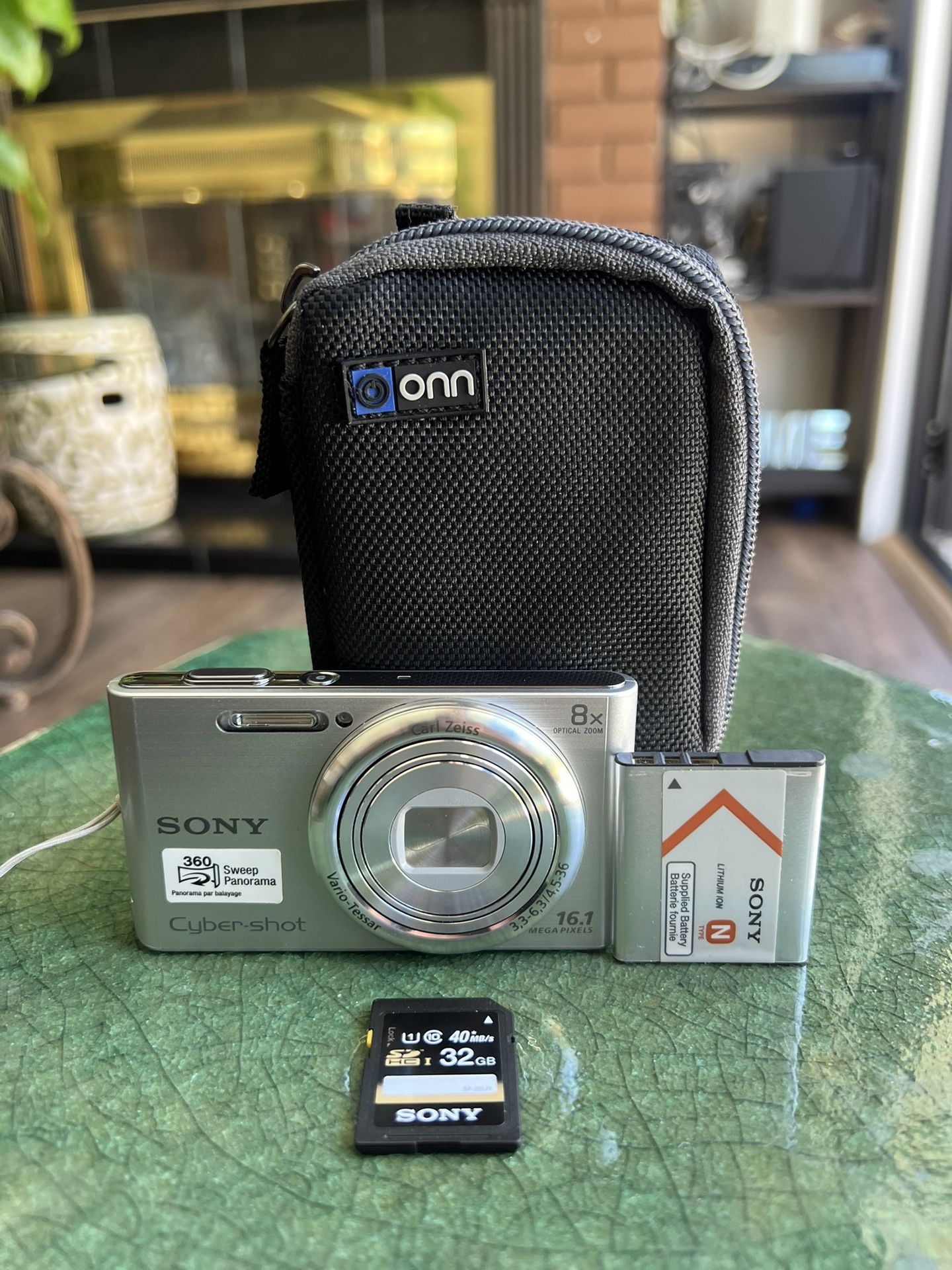Sony Cyber-shot DSC-W730