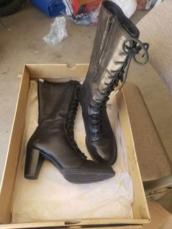 Born Womens Lace Up 8