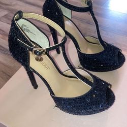 New! Stunning Thalia Sodi Peep Toe Pump. Black, Size 5.