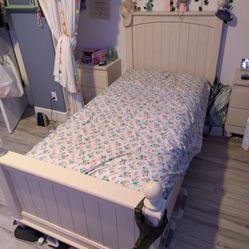 Charming Twin Panel Bed Frame & 2 Matching Nightstands - Cream/Off-White Wood