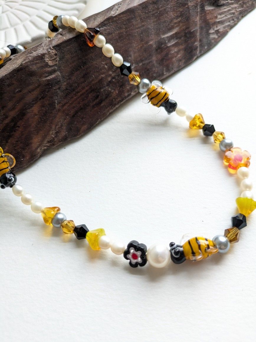 Lampwork glass bee necklace, summer bee glass necklace, yellow bumblebee necklace, bee yourself graduation gift, bumblebee pearl bracelet