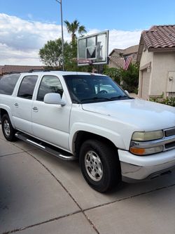 2004 Chevrolet Surburban 1500 LS 4WD - Reliable 5.3L Vortex V8 - 3 - Row Seating