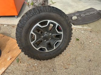 Jeep Wrangler Rubicon OEM Wheels & Spare Tire Set (5 Wheels Total)