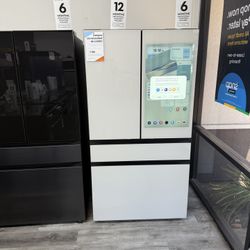 Samsung - Bespoke 29 cu. ft. 4-Door French Door Refrigerator with AI Family Hub™+ & AI Vision Inside™ in White Glass
