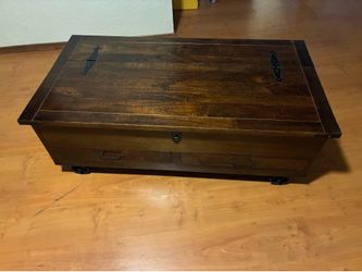 Wooden coffee table w/storage