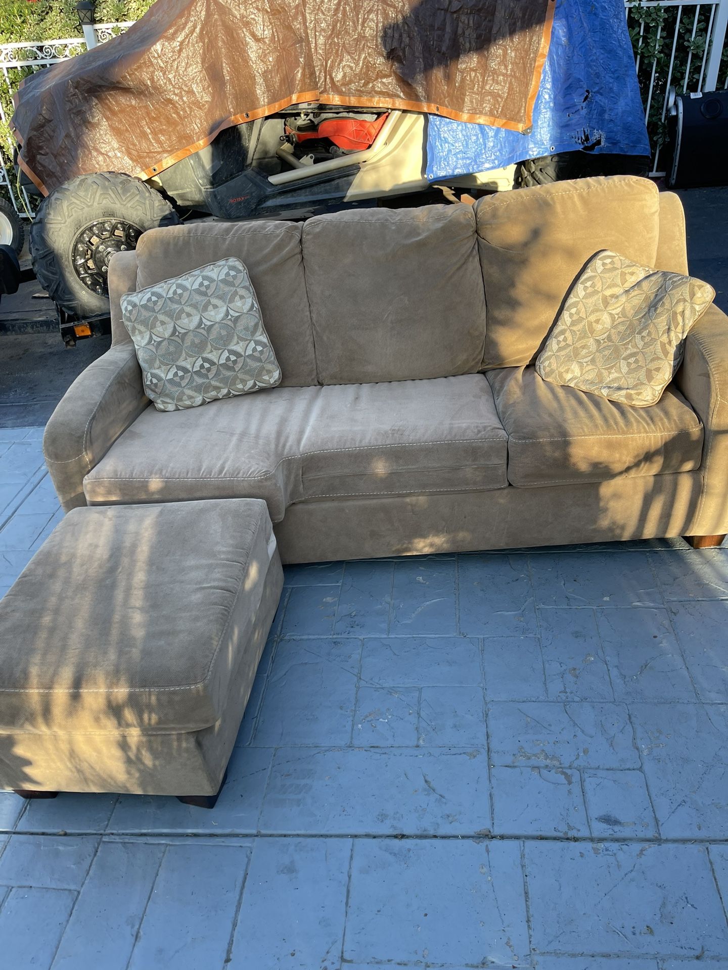 Pull Out Bed/Couch 🛏️