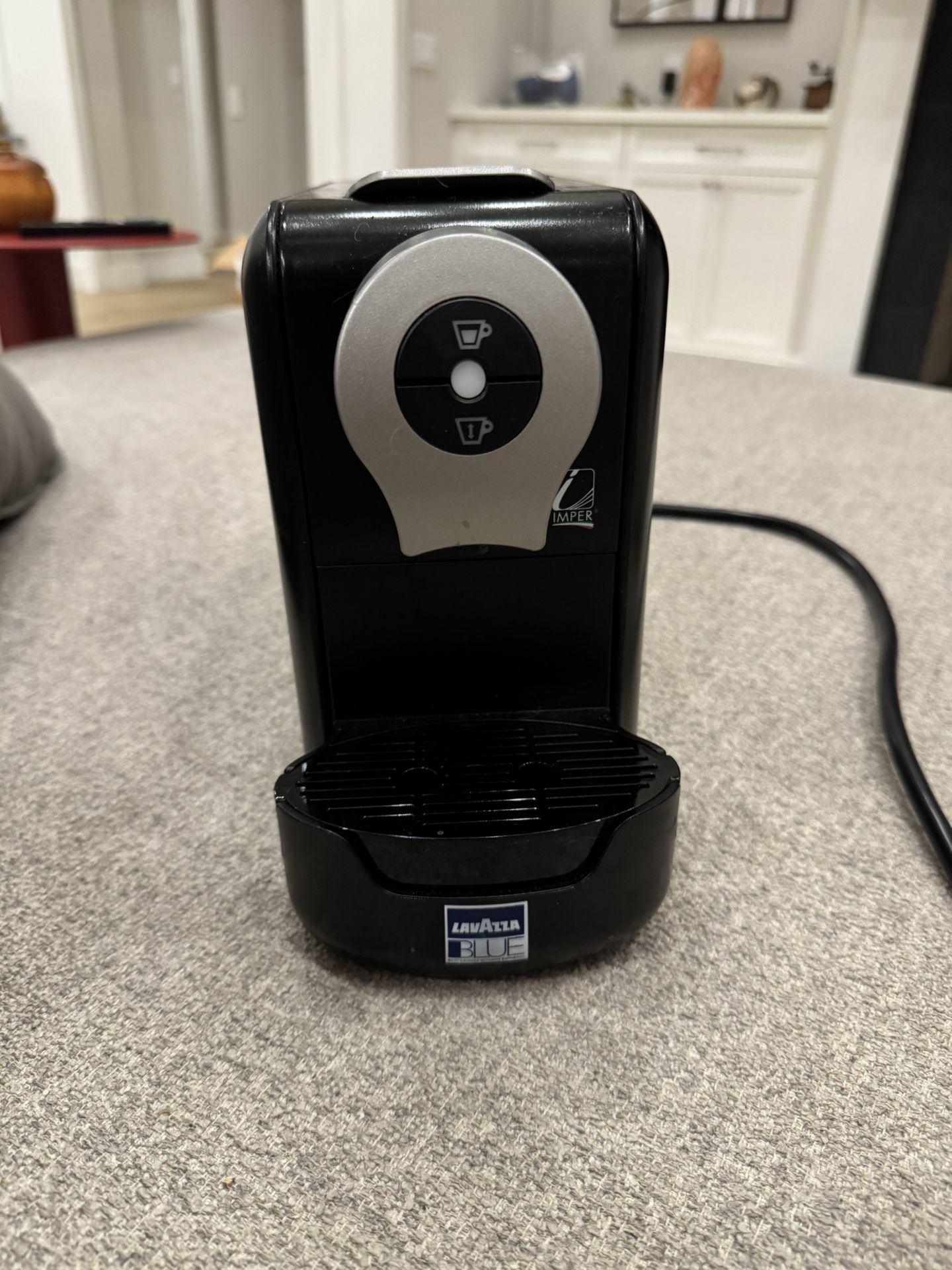 Lavazza BLUE LB 910 Compact Capsule Espresso Machine (Black)