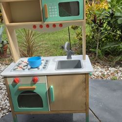 Pretend Play / Mini Chef Kitchenette