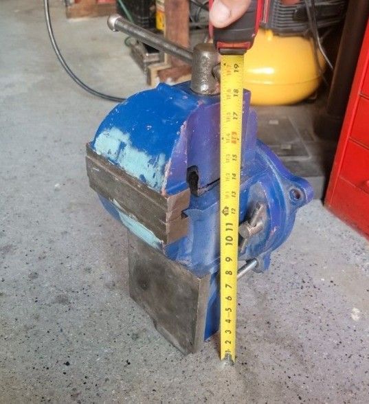 Large Vintage 6-in Heavy Duty Bench Vise