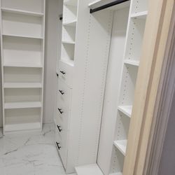 Custom.made closets