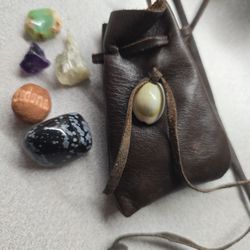 Leather Pouch with 5 Healing Stones – Sedona Souvenir Set
