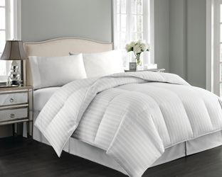Hotel Grand White Down Comforter 650 Fill Power Classic Solid Queen Elegant Set