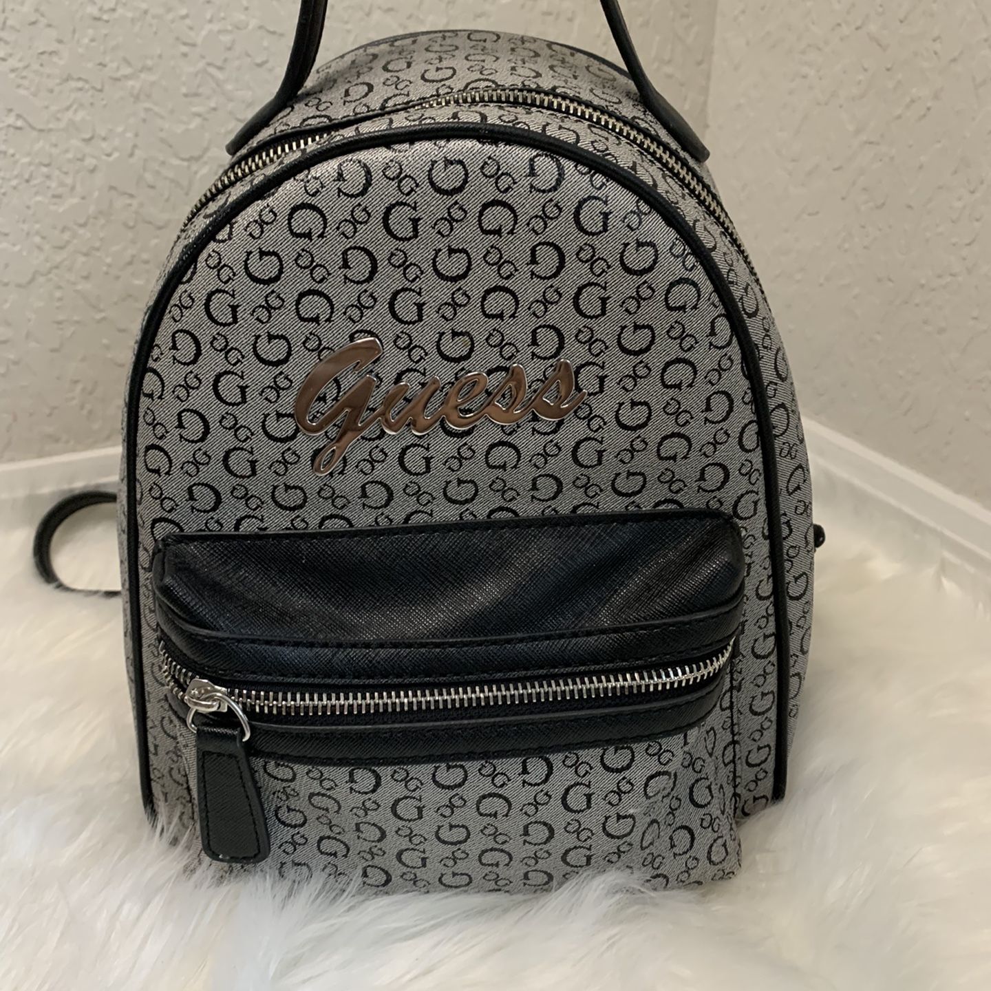 GUESS Signature Logo Backpack Purse for Sale in Orlando FL OfferUp