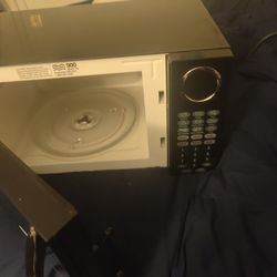 Microwave, Works Great, From a Office Breakroom - SUNBEAM MICROWAVE OVEN