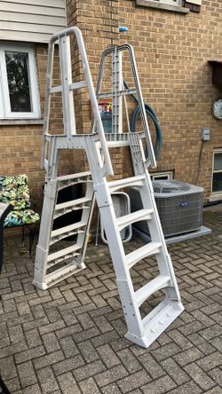 Used above ground pool ladder good condition you pick upcondition