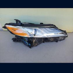 2018 -2024 TOYOTA CAMRY RIGHT
HEADLIGHT PASSENGER SIDE FULL LED XSE
XLE USED IEM GENUINE. AA1