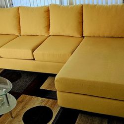 Beautiful sectional sofa from Living Spaces. Like new.
👉 Only used for home staging.
✔ Removable seat and back cushions for easy cleaning.
✔ Clean fa