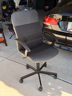 Black Mesh Office Chair with Armrests
