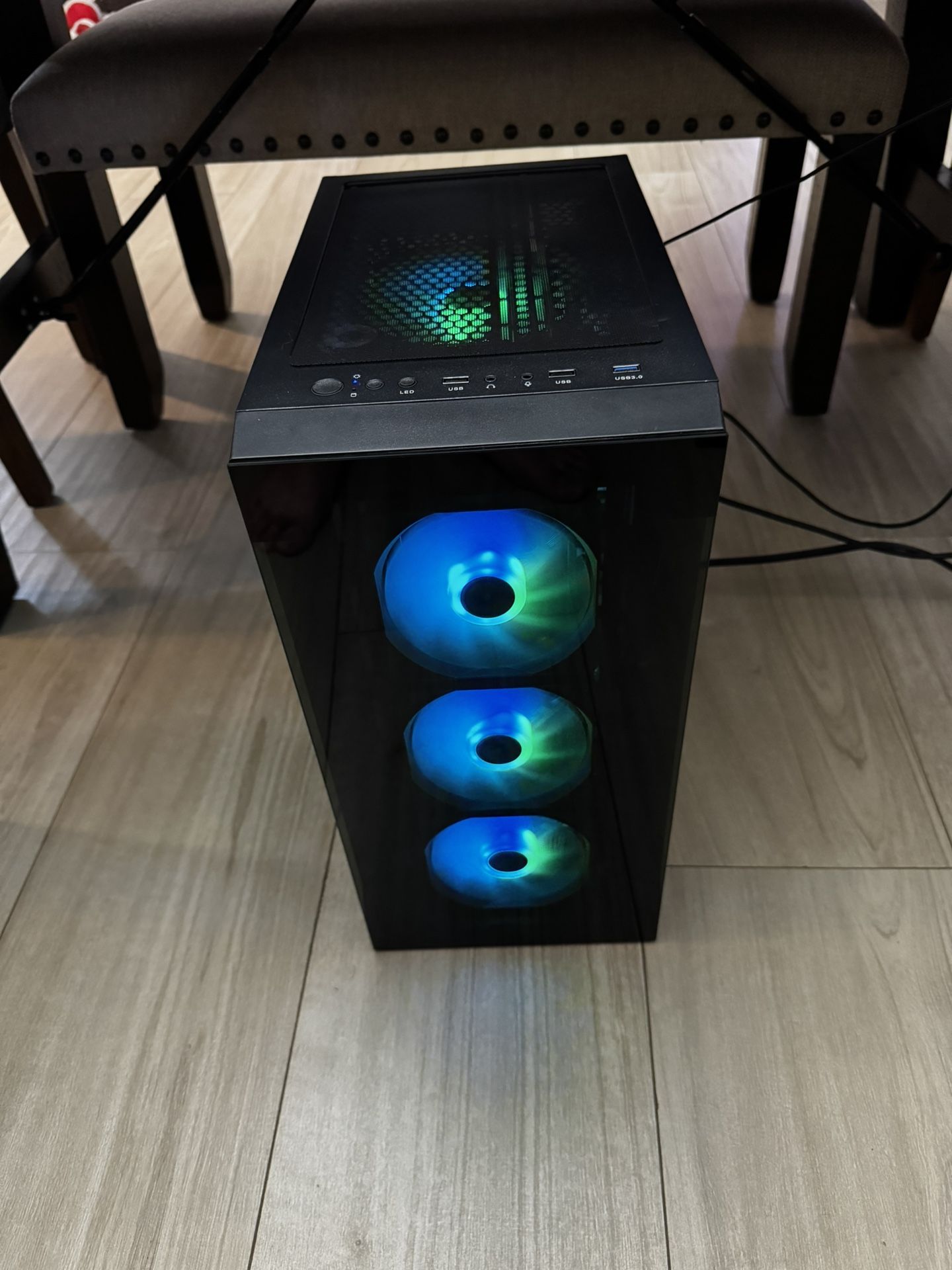 Gaming Desktop PC: Intel Xeon 3.5GHz Quad Core,14GB RAM,256GB SSD,RX 580 8GB GPU V3,Windows 11 Pro,700W PSU, WiFi