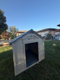 60$$$ Large Plastic Outdoor Dog House FREE DELIVERY