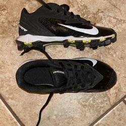 Kids Cleats