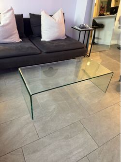 Glass coffee table (no damage)