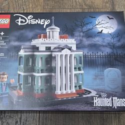 LEGO Disney Mini Enchanted Mansion # 40521 - 680 Pieces