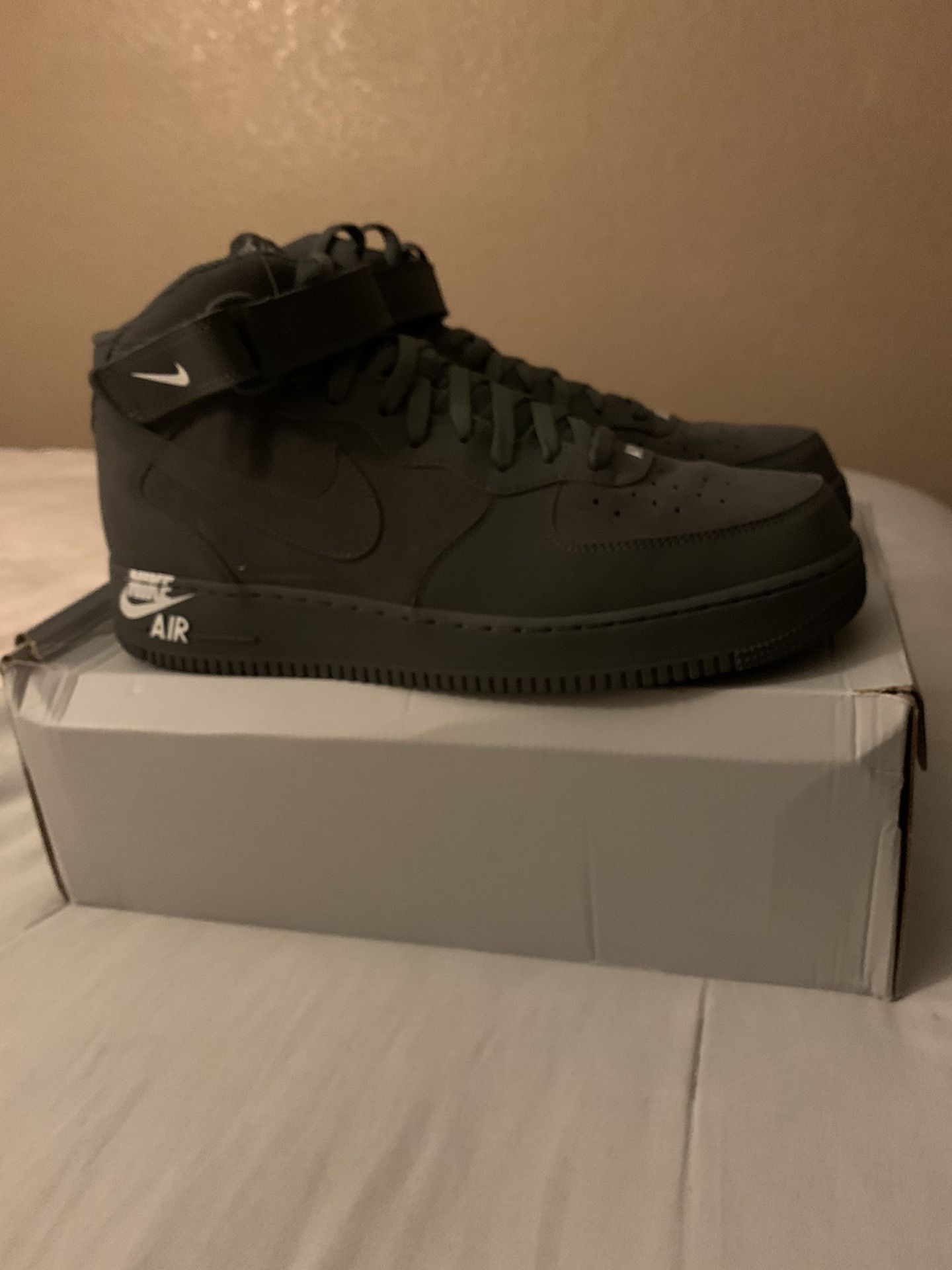 Nike shoes. Air Force 1 Mid. Men’s size 13
