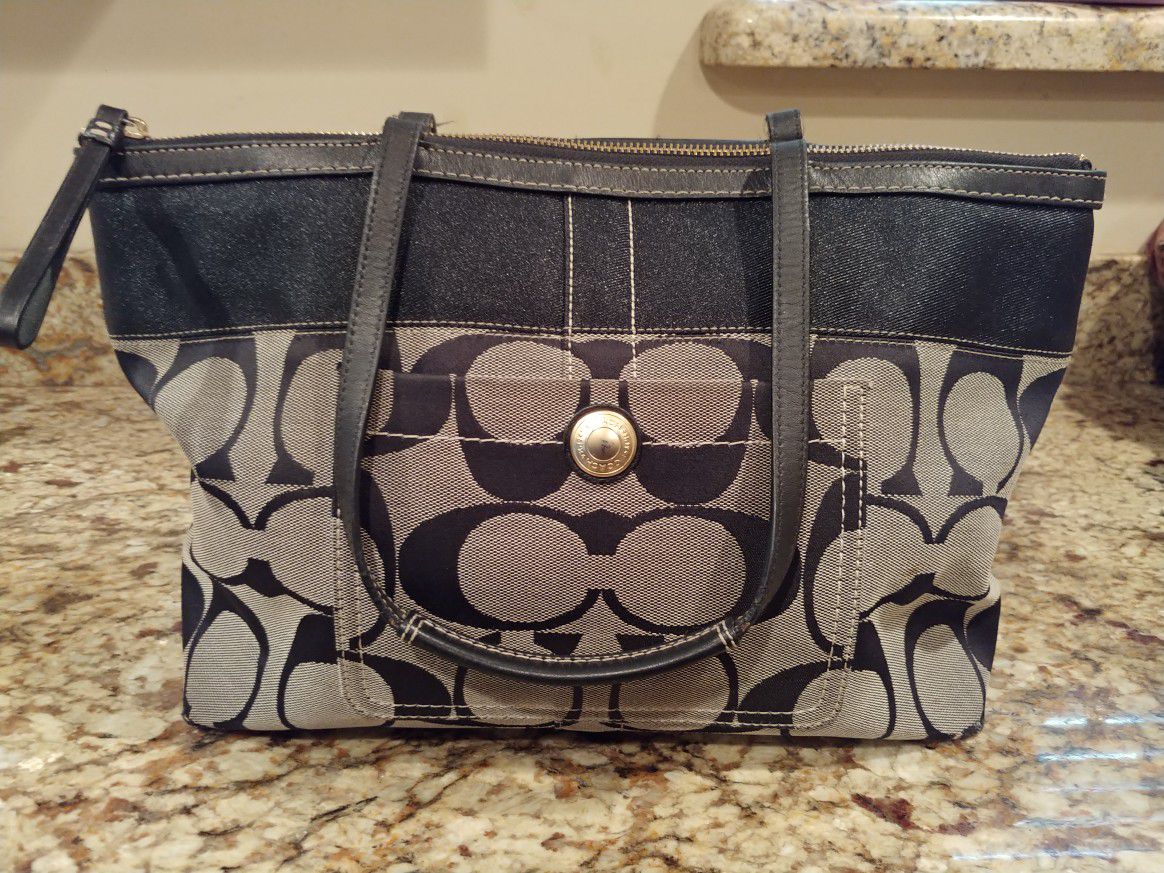 Black and Light Grey Coach Purse (price negotiable) for Sale in Tempe, AZ -  OfferUp