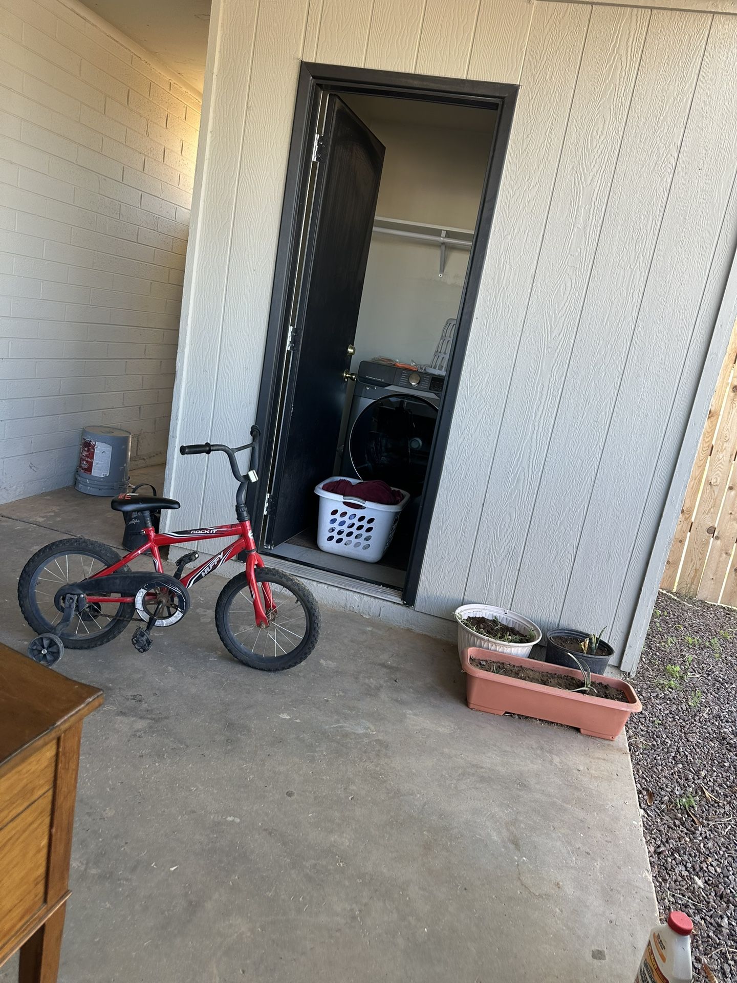Casa En Renta Con Dos Cuarto Y Un Baño