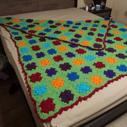 VTG GRANNY SQUARE Handmade Crochet Green  77 x 62 Afghan Throw Blanket 1970s