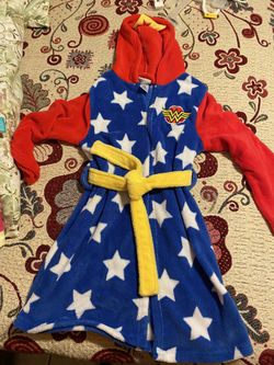 Wonder Woman Kids Robe Size Med $7