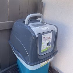 Excellent condition cat house