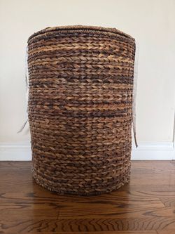 Wicker laundry basket