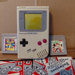 1989 Gameboy + 2 games please read description!!!